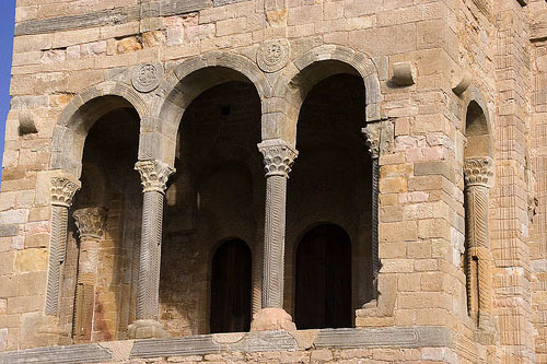image: Sta Maria del Naranco