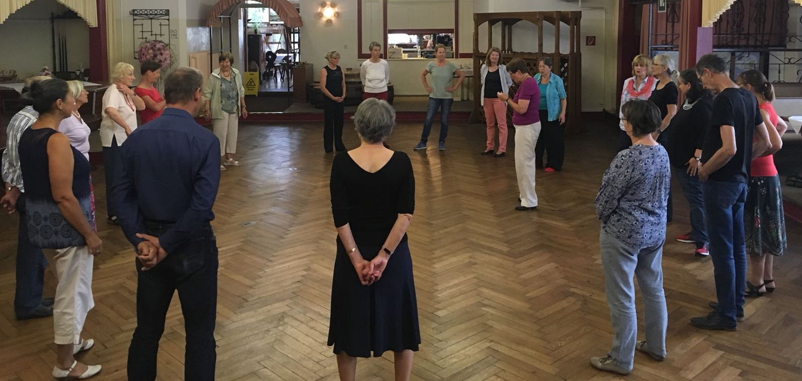 Ein Tanz wird erklärt